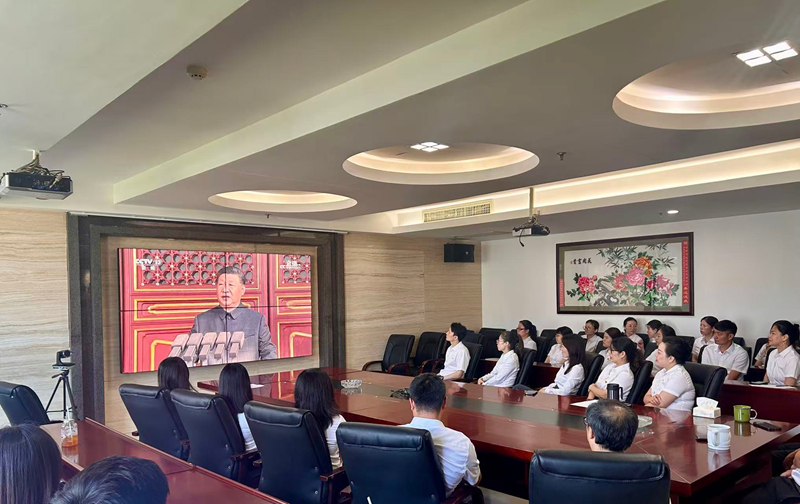 湘能卓信黨總支組織觀看抗戰勝利80周年閱兵儀式